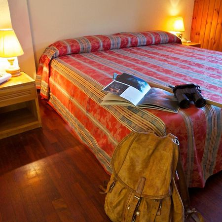Hotel Dolonne كورمايور الغرفة الصورة
