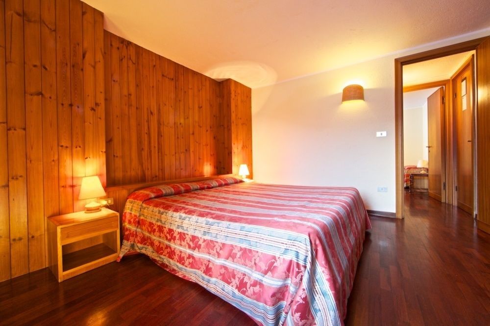 Hotel Dolonne كورمايور المظهر الخارجي الصورة