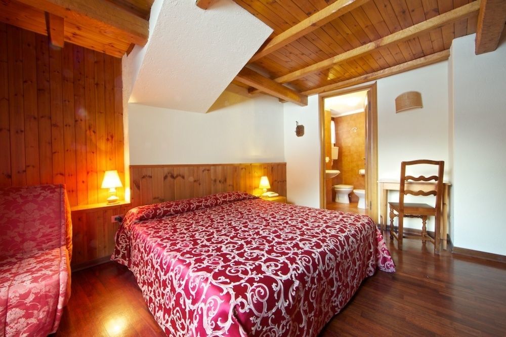 Hotel Dolonne كورمايور المظهر الخارجي الصورة