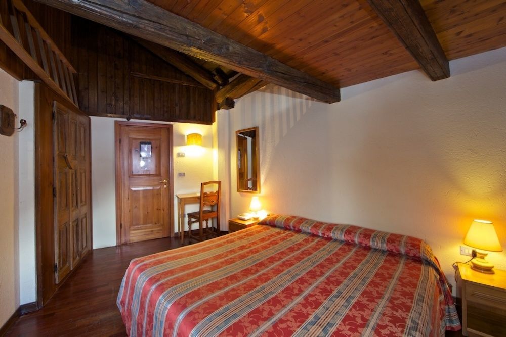 Hotel Dolonne كورمايور المظهر الخارجي الصورة