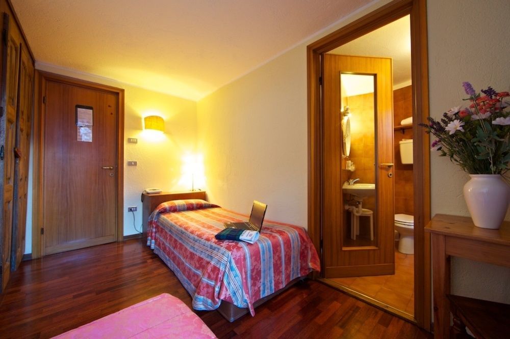 Hotel Dolonne كورمايور المظهر الخارجي الصورة