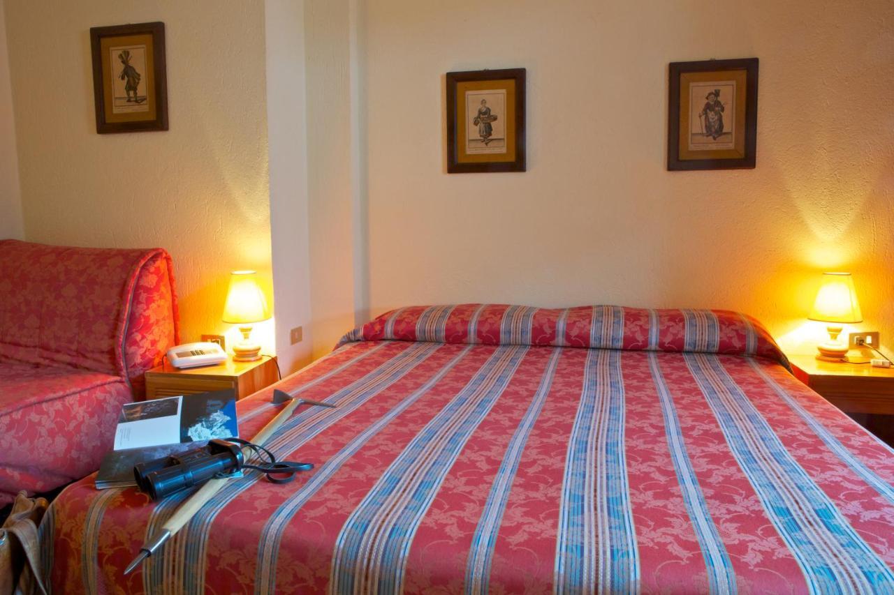 Hotel Dolonne كورمايور الغرفة الصورة