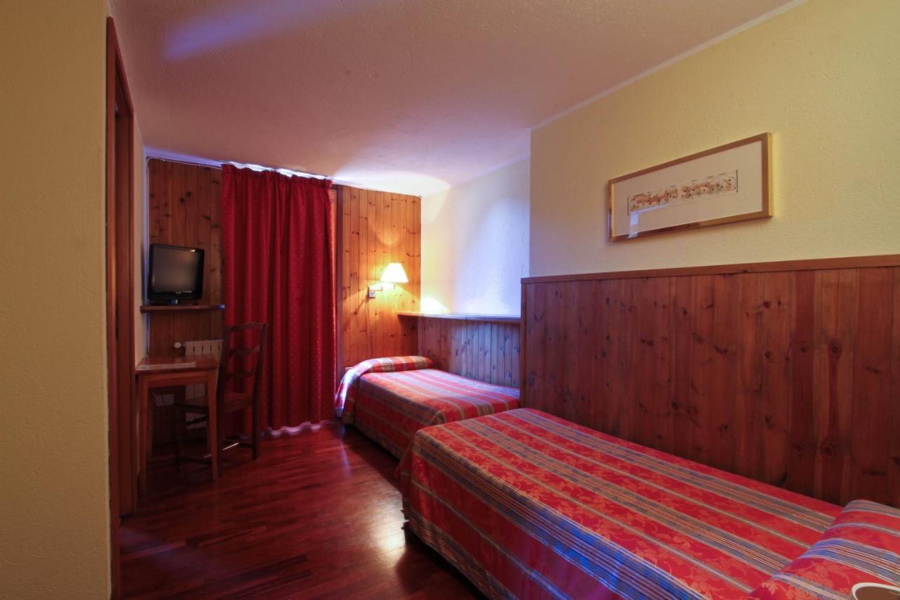 Hotel Dolonne كورمايور المظهر الخارجي الصورة